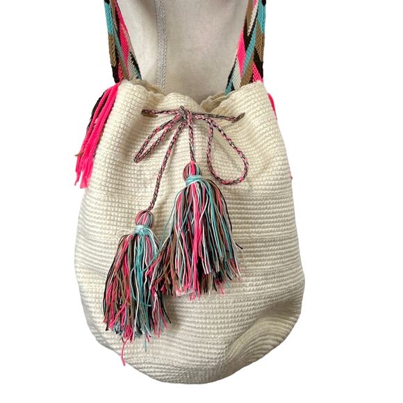 Columbian Mochila Wayuu Hobo Crochet Bucket Bag - Picture 1 of 6